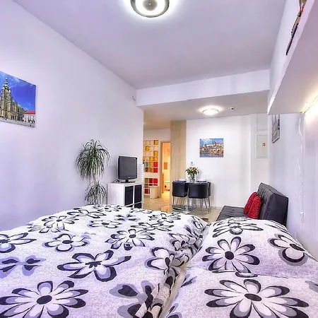 Studio On Charles Bridge *