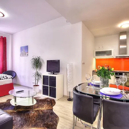 Apartment Studio On Charles Bridge